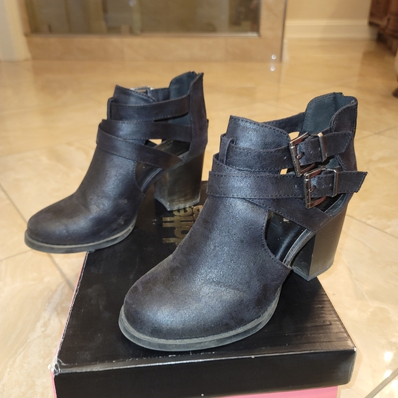 Charlotte Russe Booties - Picture 3 of 5